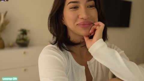 Snapshot of leoramallis chatting on February 14, 2025, 4:31 pm Leora online show from February 14, 2025, 4:31 pm