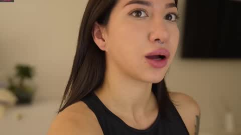 Snapshot of leoramallis chatting on February 23, 2025, 4:46 pm Leora online show from February 23, 2025, 4:46 pm