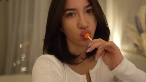 Snapshot of leoramallis chatting on March 3, 2025, 4:24 pm Leora online show from March 3, 2025, 4:24 pm