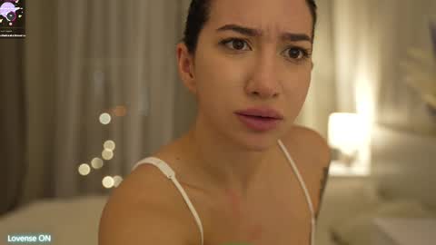 Snapshot of leoramallis chatting on March 11, 2025, 8:09 pm Leora online show from March 11, 2025, 8:09 pm