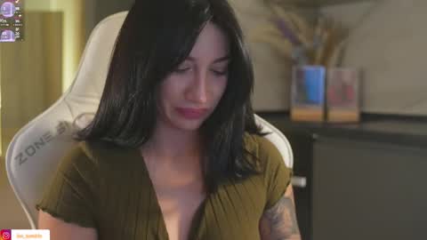 Snapshot of leoramallis chatting on October 10, 2025, 5:12 pm Leora online show from October 10, 2025, 5:12 pm