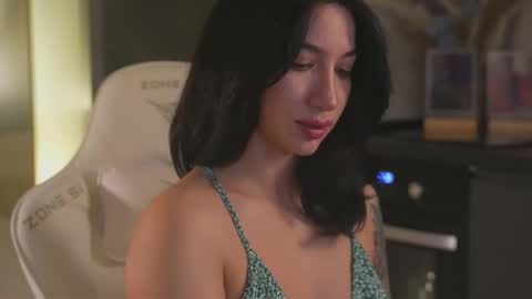 Snapshot of leoramallis chatting on November 10, 2025, 5:34 pm Leora online show from November 10, 2025, 5:34 pm