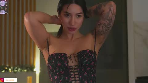 Snapshot of leoramallis chatting on November 21, 2025, 5:22 pm Leora online show from November 21, 2025, 5:22 pm