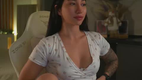 Snapshot of leoramallis chatting on November 24, 2025, 5:23 pm Leora online show from November 24, 2025, 5:23 pm