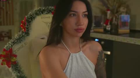 Snapshot of leoramallis chatting on December 19, 2025, 5:09 pm Leora online show from December 19, 2025, 5:09 pm