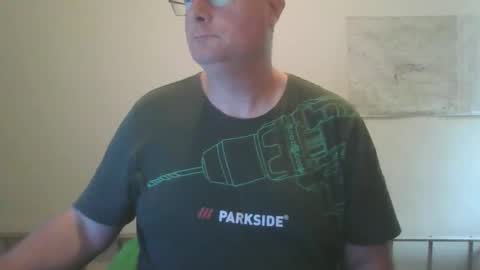 Snapshot of lerase40 chatting on November 13, 2025, 10:25 am homquisgode online show from November 13, 2025, 10:25 am