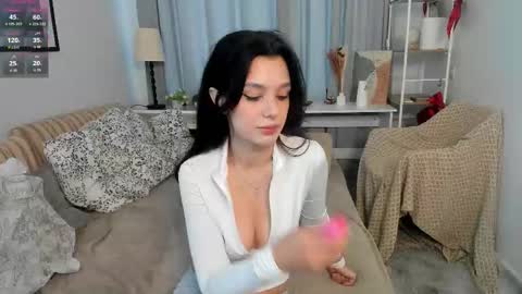 Bella online show from November 8, 2025, 9:20 am