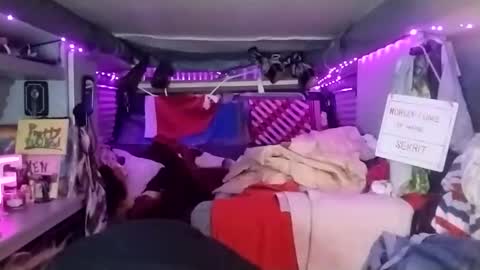 Snapshot of lesleygumgrass chatting on March 7, 2025, 12:04 am LesleyGumGrass- The Boring Trans girl online show from March 7, 2025, 12:04 am