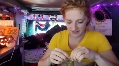 Snapshot of lesleygumgrass chatting on September 21, 2025, 5:03 pm LesleyGumGrass- The Boring Trans girl online show from September 21, 2025, 5:03 pm