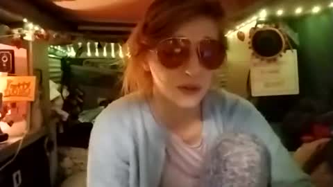 Snapshot of lesleygumgrass chatting on December 4, 2025, 7:50 am LesleyGumGrass- The Boring Trans girl online show from December 4, 2025, 7:50 am