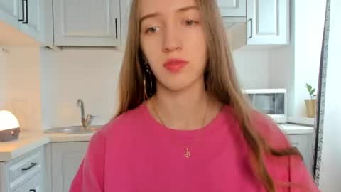  LESLIE   online show from July 3, 2026, 12:11 pm