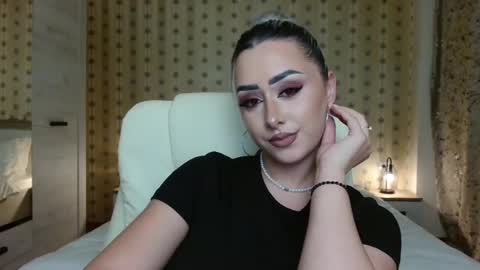 Snapshot of leslie_secret chatting on December 4, 2024, 12:30 am leslie_secret online show from December 4, 2024, 12:30 am