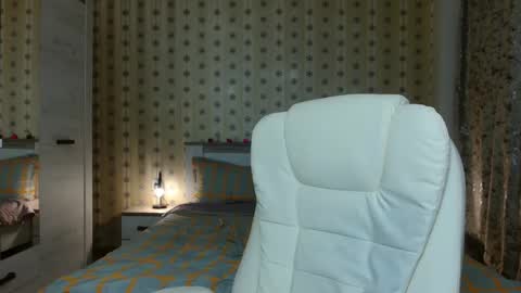 Snapshot of leslie_secret chatting on December 24, 2024, 1:06 am leslie_secret online show from December 24, 2024, 1:06 am