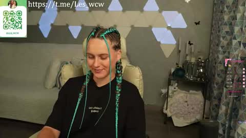 LeslieKorfs online show from October 1, 2025, 11:00 pm