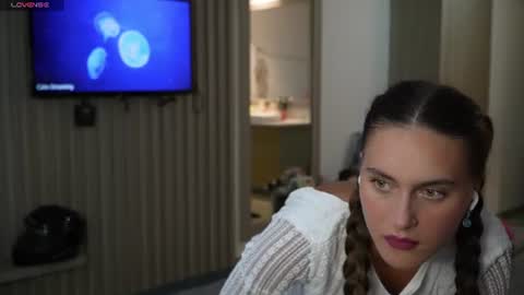 LeslieKorfs online show from June 30, 2026, 6:42 pm