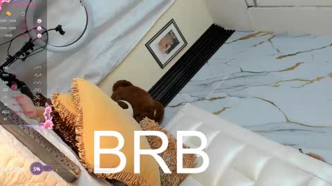 Snapshot of lesly_w chatting on March 2, 2025, 1:05 pm I am here from Monday to Friday from 730 am to 130 pm Colombia time and saturday from 500 am to 1000 am .... Soon Blue page online show from March 2, 2025, 1:05 pm