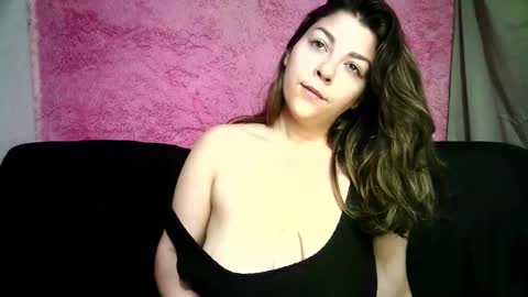 Snapshot of leslymoon90 chatting on January 6, 2026, 12:58 am Lesly moon online show from January 6, 2026, 12:58 am