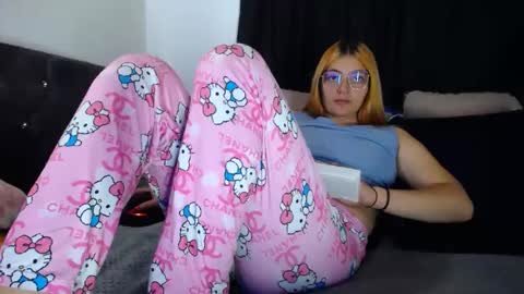 Snapshot of lessliee chatting on March 10, 2025, 2:50 am lessliee online show from March 10, 2025, 2:50 am