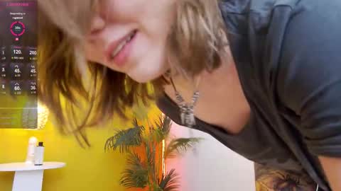 Snapshot of lessysweety chatting on October 10, 2025, 2:54 am Lessy online show from October 10, 2025, 2:54 am