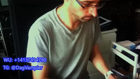 Snapshot of lestat_82 chatting on December 1, 2025, 12:54 pm Vampiro Diurno online show from December 1, 2025, 12:54 pm