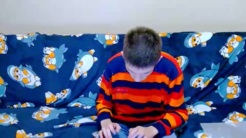 lester_broo online show from December 19, 2025, 7:32 pm