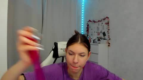 Snapshot of let_me_seee chatting on December 5, 2024, 1:36 am Fiona online show from December 5, 2024, 1:36 am