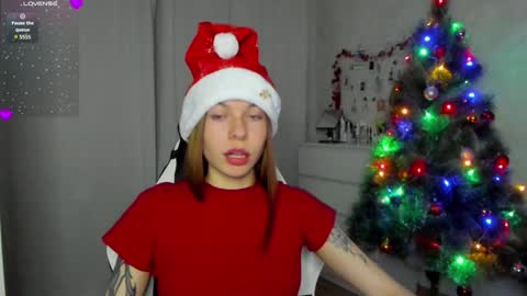 Snapshot of let_me_seee chatting on December 24, 2024, 4:00 am Fiona online show from December 24, 2024, 4:00 am