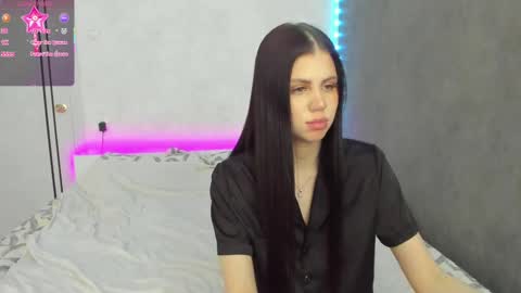 Snapshot of let_me_seee chatting on February 17, 2025, 4:59 pm Fiona online show from February 17, 2025, 4:59 pm