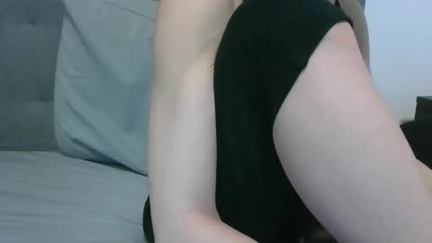 Snapshot of lets_play143 chatting on April 19, 2026, 9:50 pm lets_play143 online show from April 19, 2026, 9:50 pm