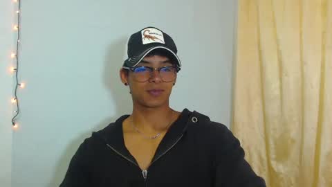 i  am lewis ly EDUARDO MEMDOZA15 online show from April 18, 2026, 5:28 pm