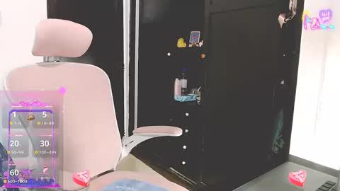 lexi19_ online show from May 18, 2026, 11:21 pm