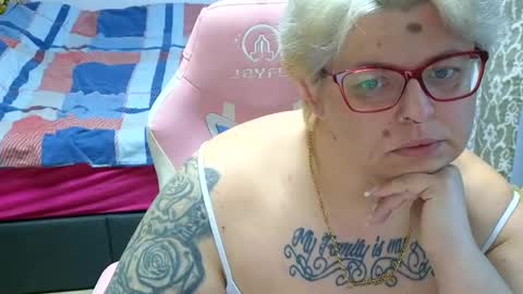 Snapshot of lexi2810 chatting on January 15, 2025, 7:15 am Lexi und Lex online show from January 15, 2025, 7:15 am