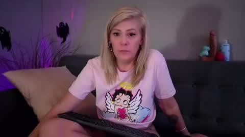 Snapshot of lexi_shocker chatting on October 5, 2025, 8:01 am Lexi online show from October 5, 2025, 8:01 am