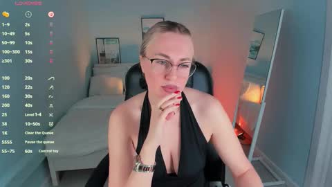 Lexy - Follow me online show from November 16, 2025, 7:14 am