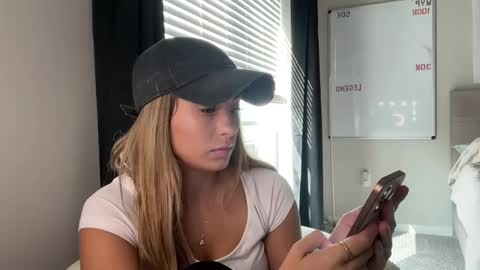 lexiiiii27 online show from September 8, 2025, 8:19 pm