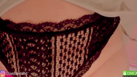 Snapshot of lexiland_ chatting on December 3, 2024, 6:49 pm Lexi FOLLOW ME online show from December 3, 2024, 6:49 pm