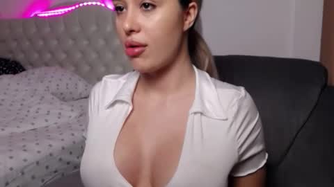 Snapshot of lexxyselena chatting on September 15, 2025, 9:26 pm Lexxyselena online show from September 15, 2025, 9:26 pm