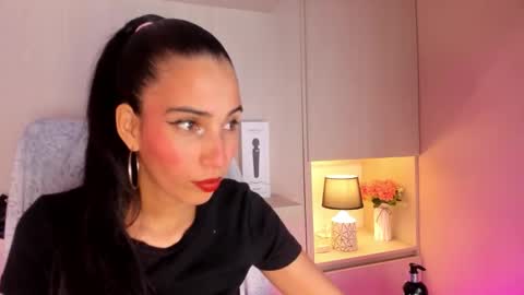 L I A  online show from December 2, 2025, 4:07 am