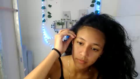 Snapshot of ley_blus1 chatting on December 6, 2024, 4:47 am lolita online show from December 6, 2024, 4:47 am