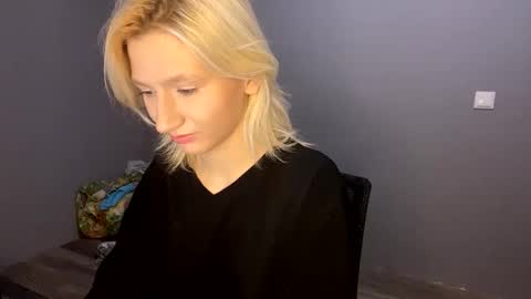 Leya online show from November 28, 2025, 6:54 pm