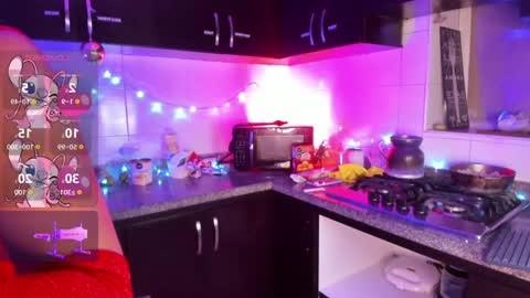 Snapshot of leyla_collins chatting on December 24, 2024, 6:44 am online show from December 24, 2024, 6:44 am