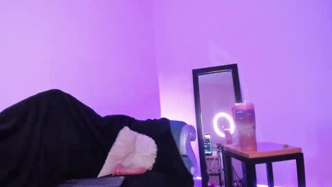 Snapshot of leyla_collins chatting on January 12, 2025, 5:24 am online show from January 12, 2025, 5:24 am