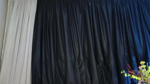 Snapshot of leyla_collins chatting on February 13, 2025, 7:13 am online show from February 13, 2025, 7:13 am