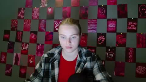Snapshot of leyla_le chatting on September 23, 2025, 6:27 am Leyla online show from September 23, 2025, 6:27 am