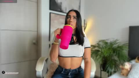 INSTA leylasteel model         online show from October 14, 2025, 4:19 pm