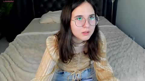 Snapshot of leylamirage chatting on March 12, 2026, 12:22 pm leylamirage online show from March 12, 2026, 12:22 pm