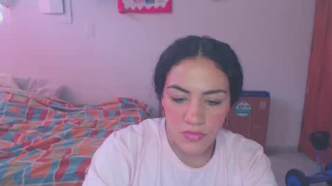 leylapregnant online show from September 30, 2025, 4:12 pm