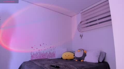 Snapshot of leyre_lerr chatting on February 19, 2025, 4:12 am Jessica online show from February 19, 2025, 4:12 am