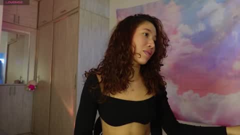 Snapshot of leyre_lerr chatting on November 7, 2025, 6:52 pm Jessica online show from November 7, 2025, 6:52 pm