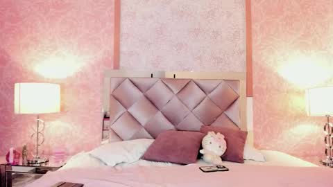 LEZY online show from October 31, 2025, 7:37 pm